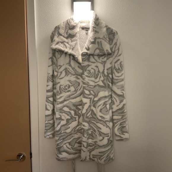 White House Black Market Gray and White Knit Cardigan - Picture 2 of 5